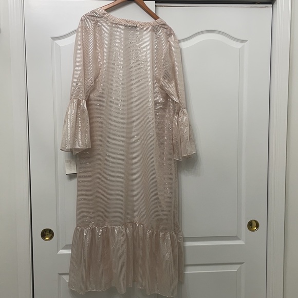 On twelfth long light robe - Picture 4 of 4